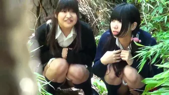 HDTSHO-01 01 Peeing companions. Schoolgirls girlfriends urinating together outdoors. (60 FPS)