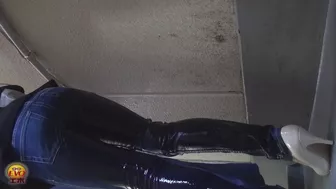 DLEE-234 03 Wetting in jeans Outdoor desperation and pissing in the line to the toilet