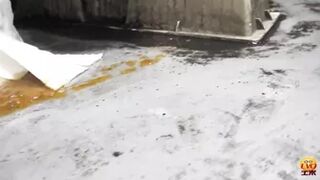 DLEE-197 02 Outdoor peeing voyeur with shameful farts echoing in the narrow alley