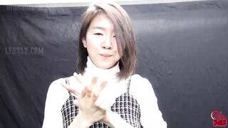 DLFF-188 02 Peeing in the studio - female point of view action camera!