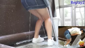 DLEE-253 02 Women can not hold the urine and leaking in the alley