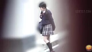DLEE-220 01 Beautiful urinary trajectory of a female school students! Outdoor and toilet peeping