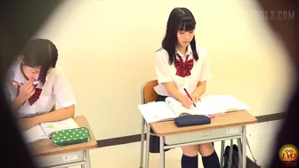 DLEE-260 01 Schoolgirls pissing during break time