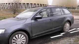 Pavla Petraskova - Car broken down