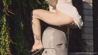 Foxy Sanie - Pissing Scene