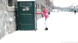 Claudia - Pissing scene