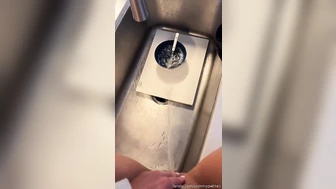 littlethicklily - piss in the sink