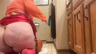 CountessXxxtina - Jinkies: The Wicked Countess Makes A Shit-O-Lantern