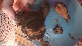 LoveRachelle2 - Shitting a Long Turd for Your Meal