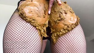 ElleClarkScatQueen - big diarrhea in my fishnet stockings