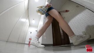 DLFF-699 05 Thorough observation: A woman who smells poop and a woman who plays with it