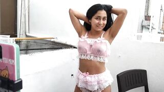 lauracoliin - Laura Shits in her Panties While Recording Tiktok