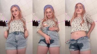 adorableamypee - jean shorts pee