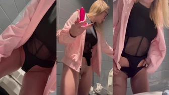 MiaSinner - Public Toilet Plug Play