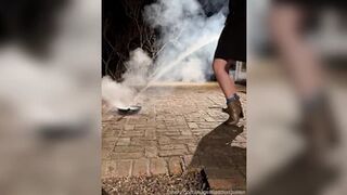 HugeBladderQueen - Fires with my pussy
