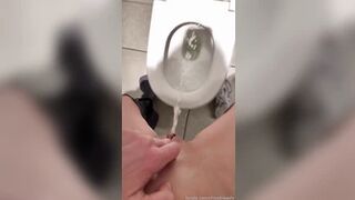 chloethewife - I never sit in public toilets