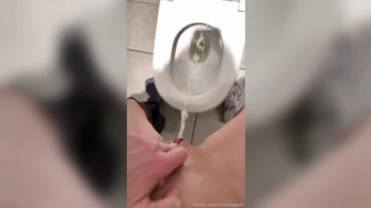 chloethewife - I never sit in public toilets