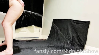 MidnightShow - I'm kind of obsessed with peeing this way...