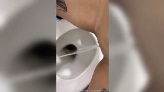 jazminvip - trying to pee stop Intentando mear parada