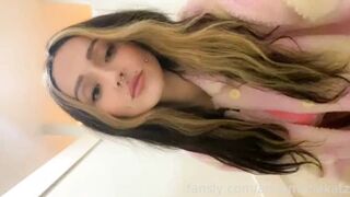 annemariekatz - baby needed a massive piss at the pub