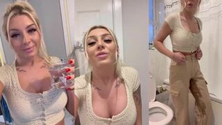 BurstingMeg - Peeing my beige cargo pants