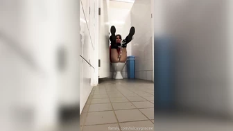 juicyygracee - Power Pee Public Restroom