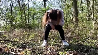 Amelie Green - I can't hold it anymore - My first time outdoor pee