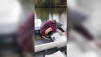 WrennDivine17 - New peeing on the boat! Up close...