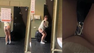 juicyygracee - Went to a market. Change room was a toilet....