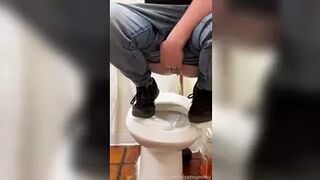pissmummy - Pissing instructions in a public restroom...
