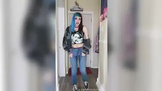 Metalprincess1 - was gonna pee right after i entered the...