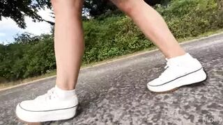 kinkysis - Just a quick wee-wee on public pathway after a...