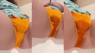 JannetKat99 - [PEE] Wetting in my panties and then...