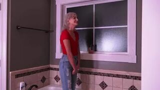 Kendra Hearts Desires - Bathroom Desperation HD