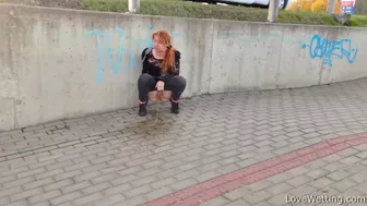 Snow White - Pissing scene