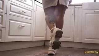 Lola - Squeezing lemons peeing panties