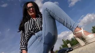 Yasmin - Pissing scene