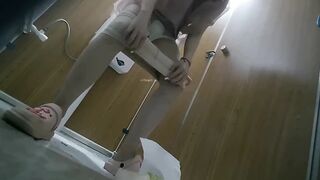 Classic Toilet Shoot "Foreground and Back View" (Beautiful Little Sister Large Size) 59V