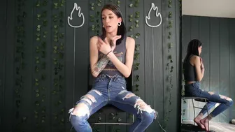 LizRaw - Can I Please Go Pee