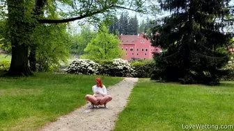 Snow White - Pissing scene