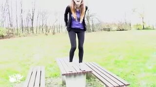 LillyLil - Public piss action hartes wetter