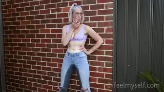Mikaela - Pee Break 0198