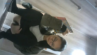 Chinese girls pissing in a milk tea shop 1