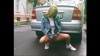 Solo Pee Girls - Mariann