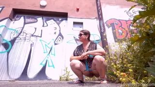 Tracy - Pissing scene