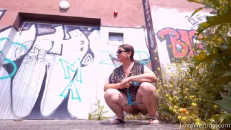 Tracy - Pissing scene