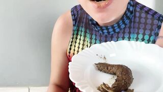 MabelScat - Comendo todo meu coco