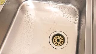 OJHI-712 01 It's the limit! Emergency urination in the sink