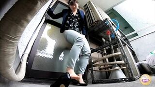 DLSL-386 05 Emergency Office Lady Urination Urinary Incontinence