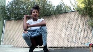 Xmochapuffx - Provocative Peeing in Public